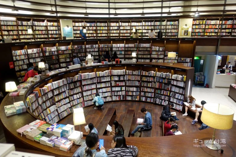 いま話題の誠品生活が手がける「誠品書店」は円形の本棚が魅力的